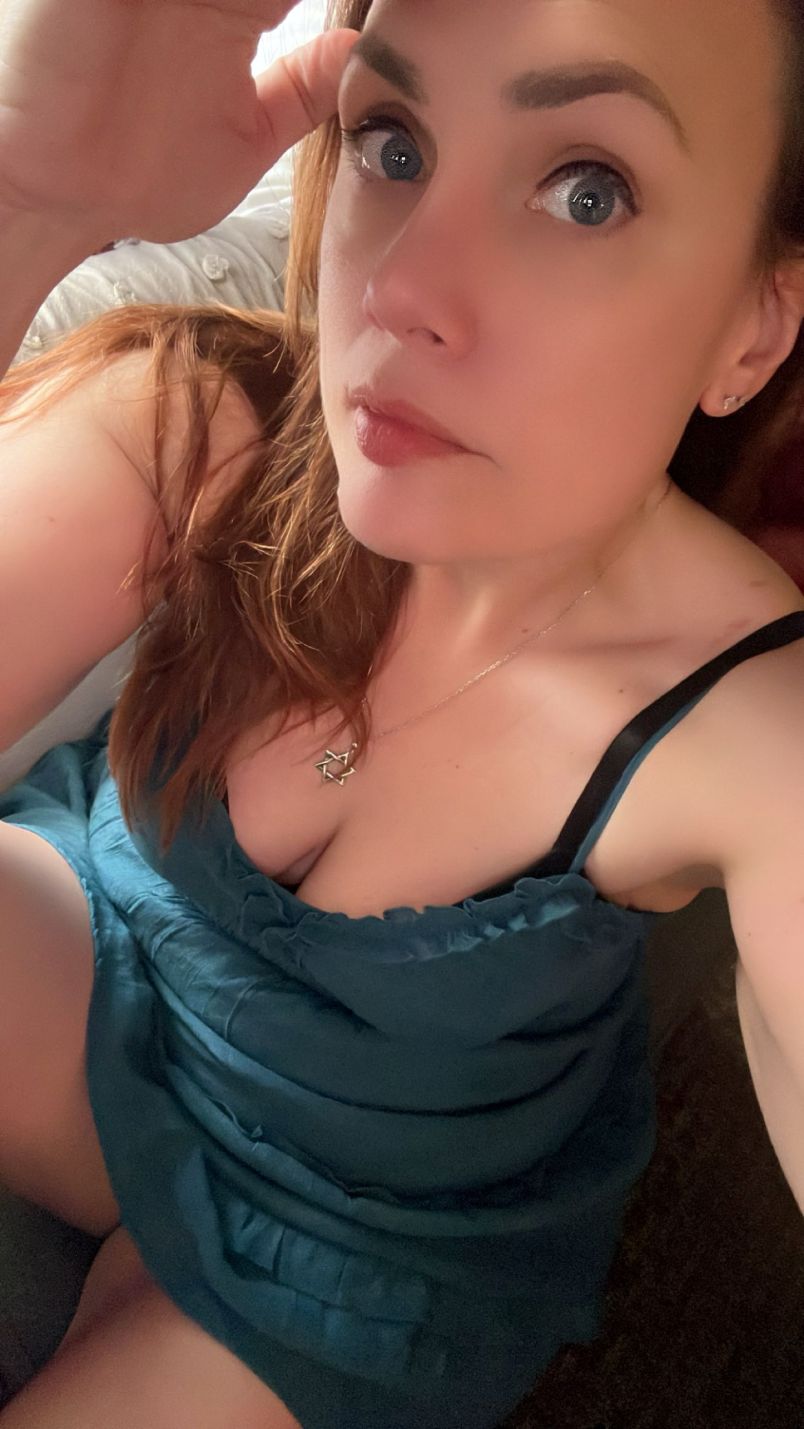 Curvyred 1