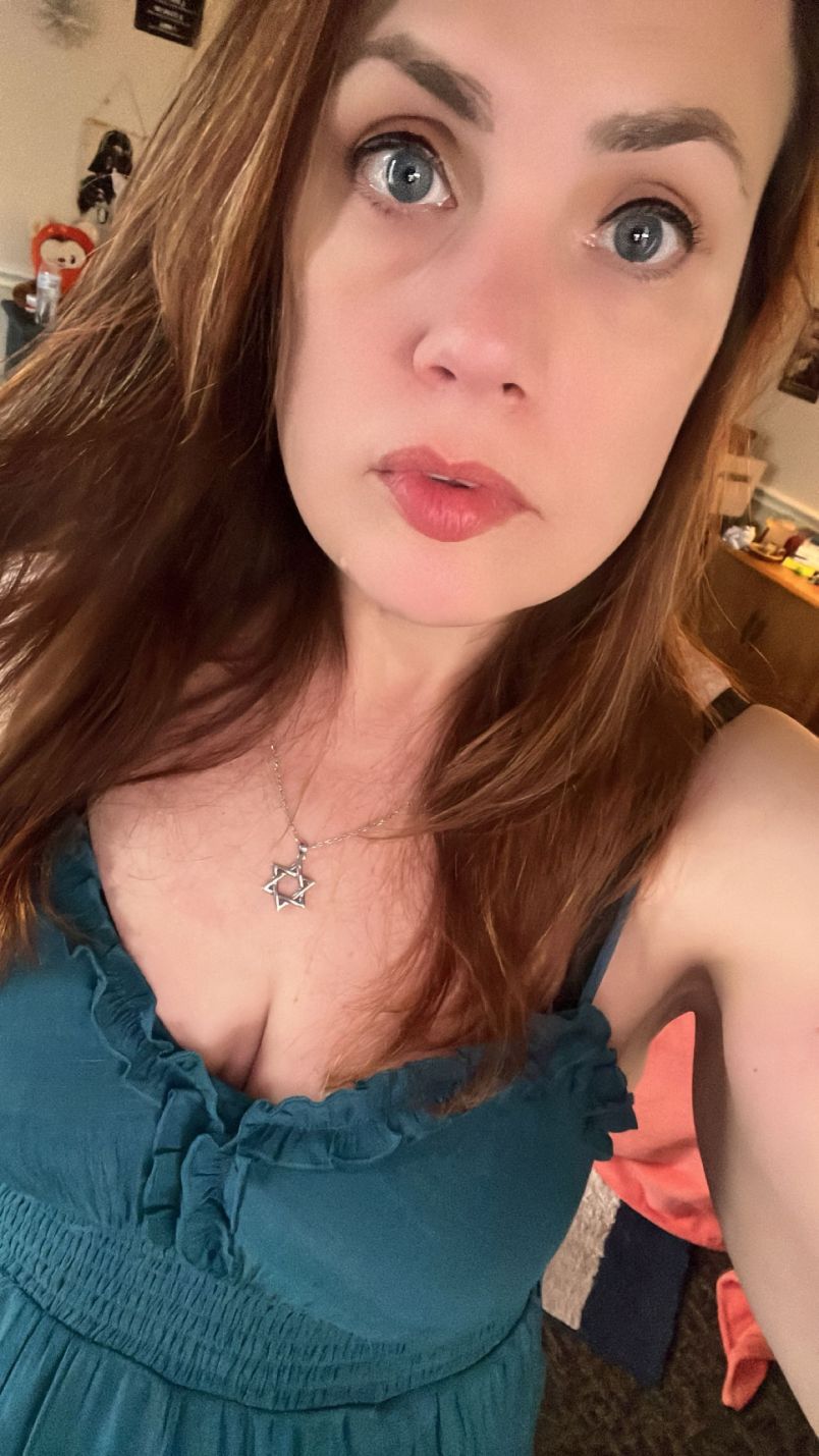Curvyred 4
