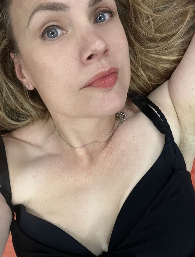 Curvyred 6