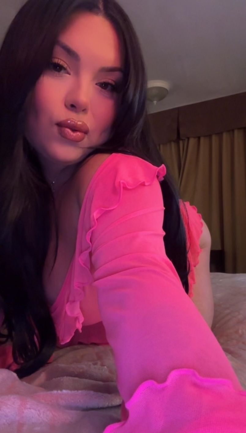 Luxurious Jennifer 3