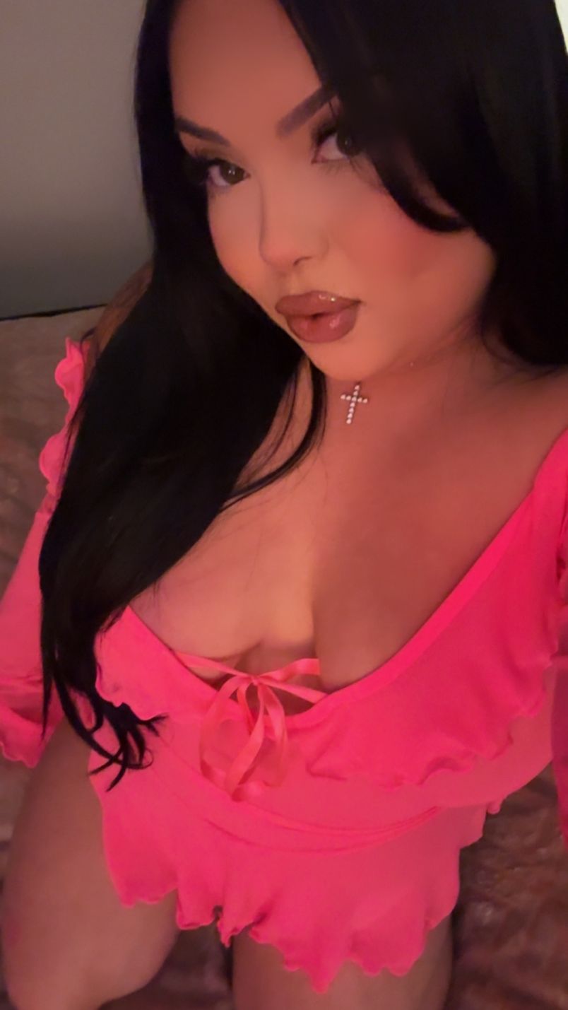 Luxurious Jennifer 1