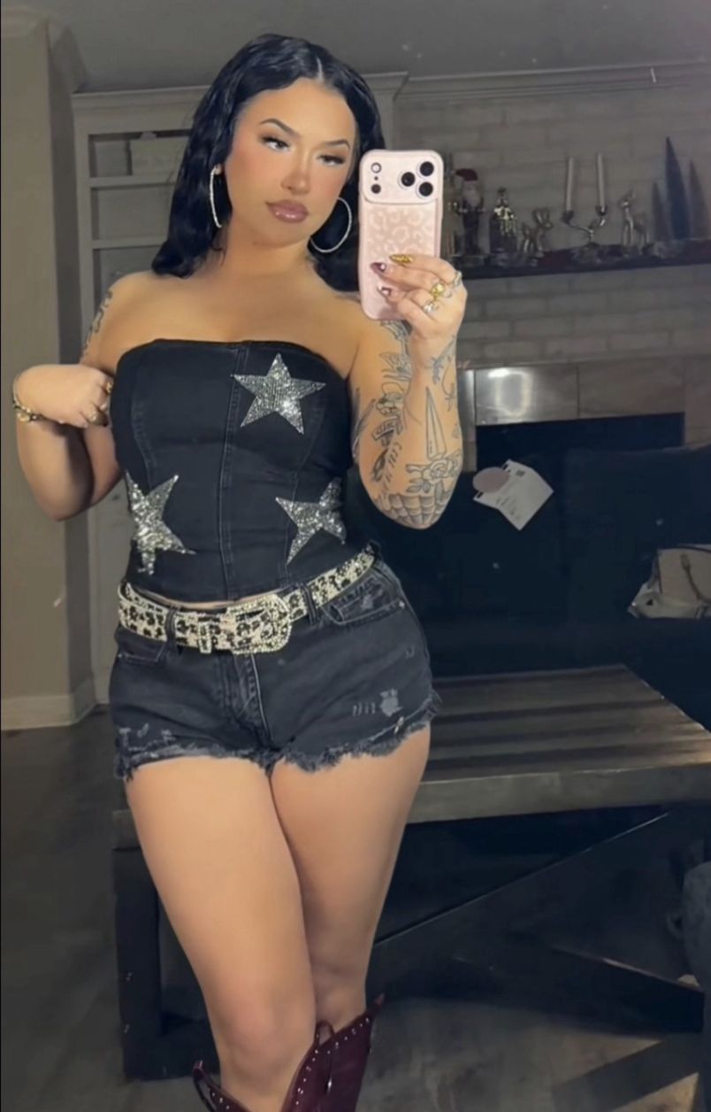 Lacey , A Yummy Treat 3