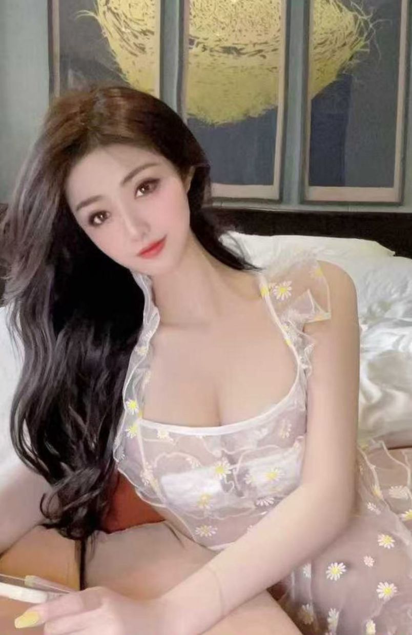 Asian And  Latina 10