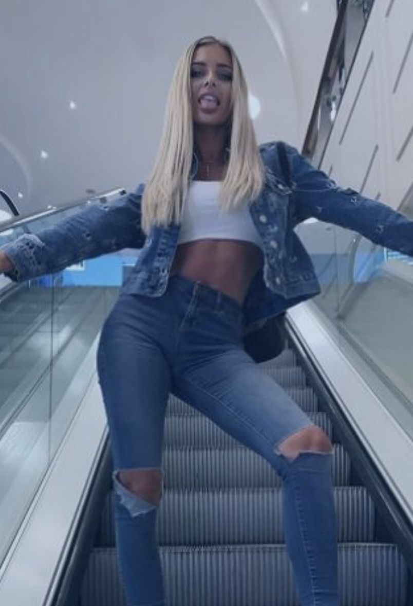 Alice Visiting Town 5