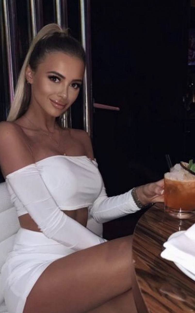 Alice Visiting Town 4