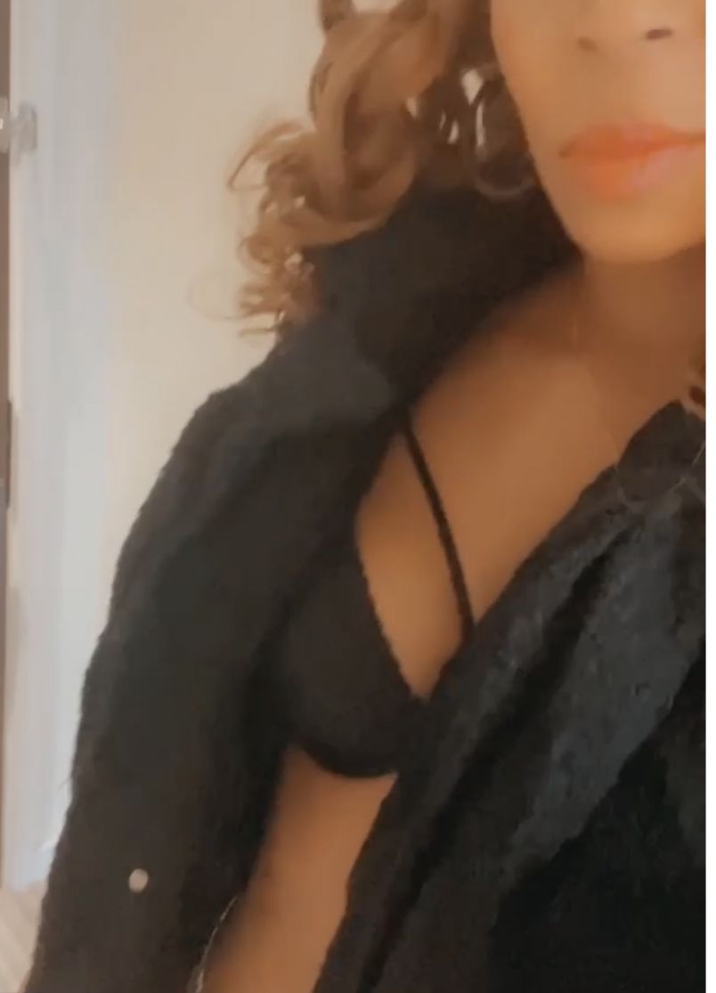 Mouna Love 1