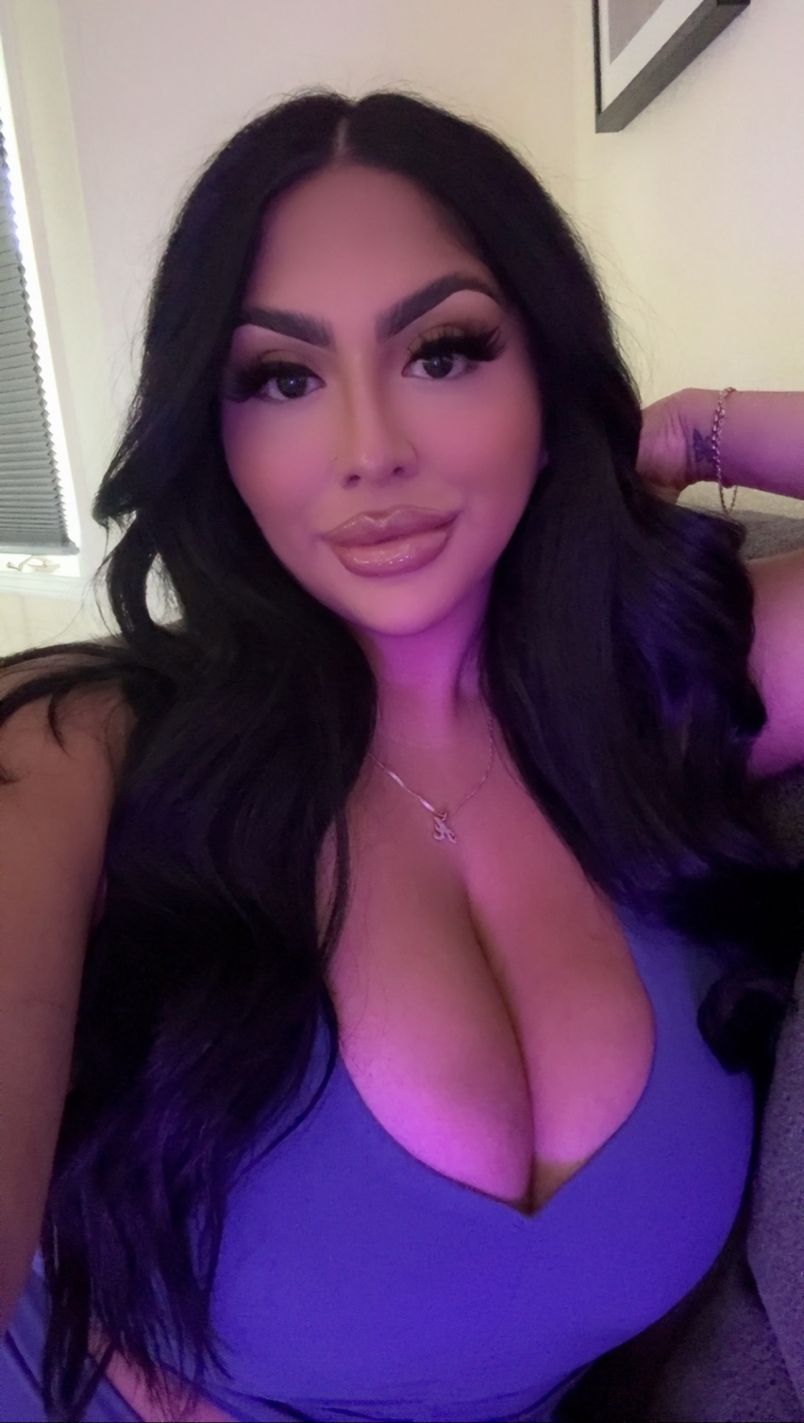Busty Bella 10