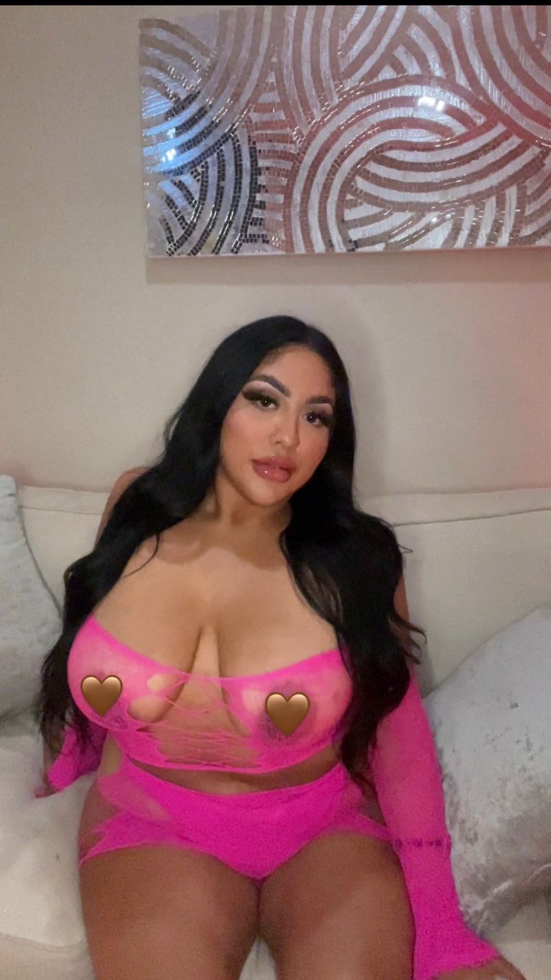 Busty Bella 9