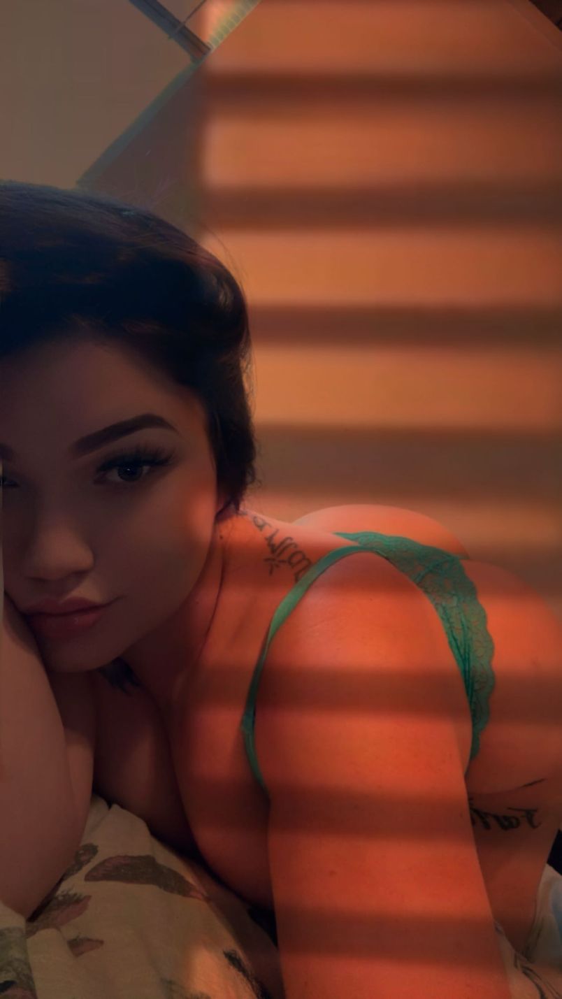 Bombshell Babe 2