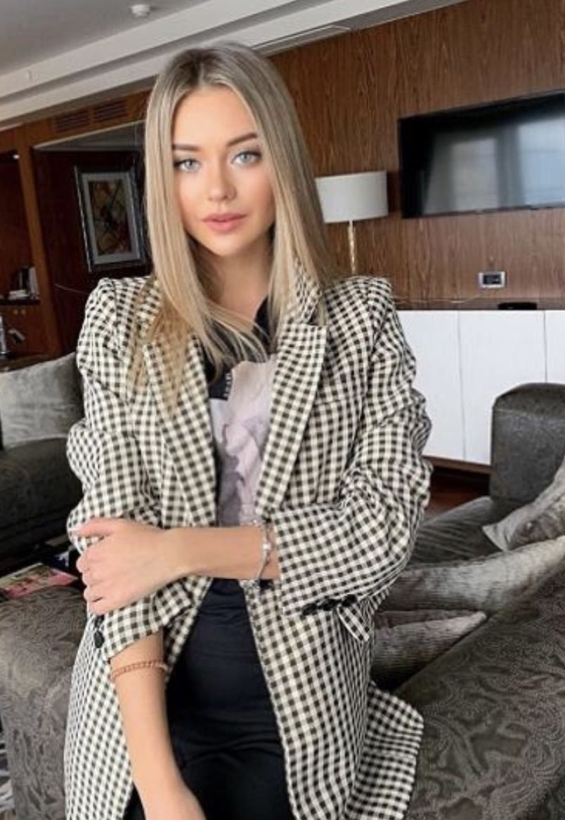 New Girl Visiting 1