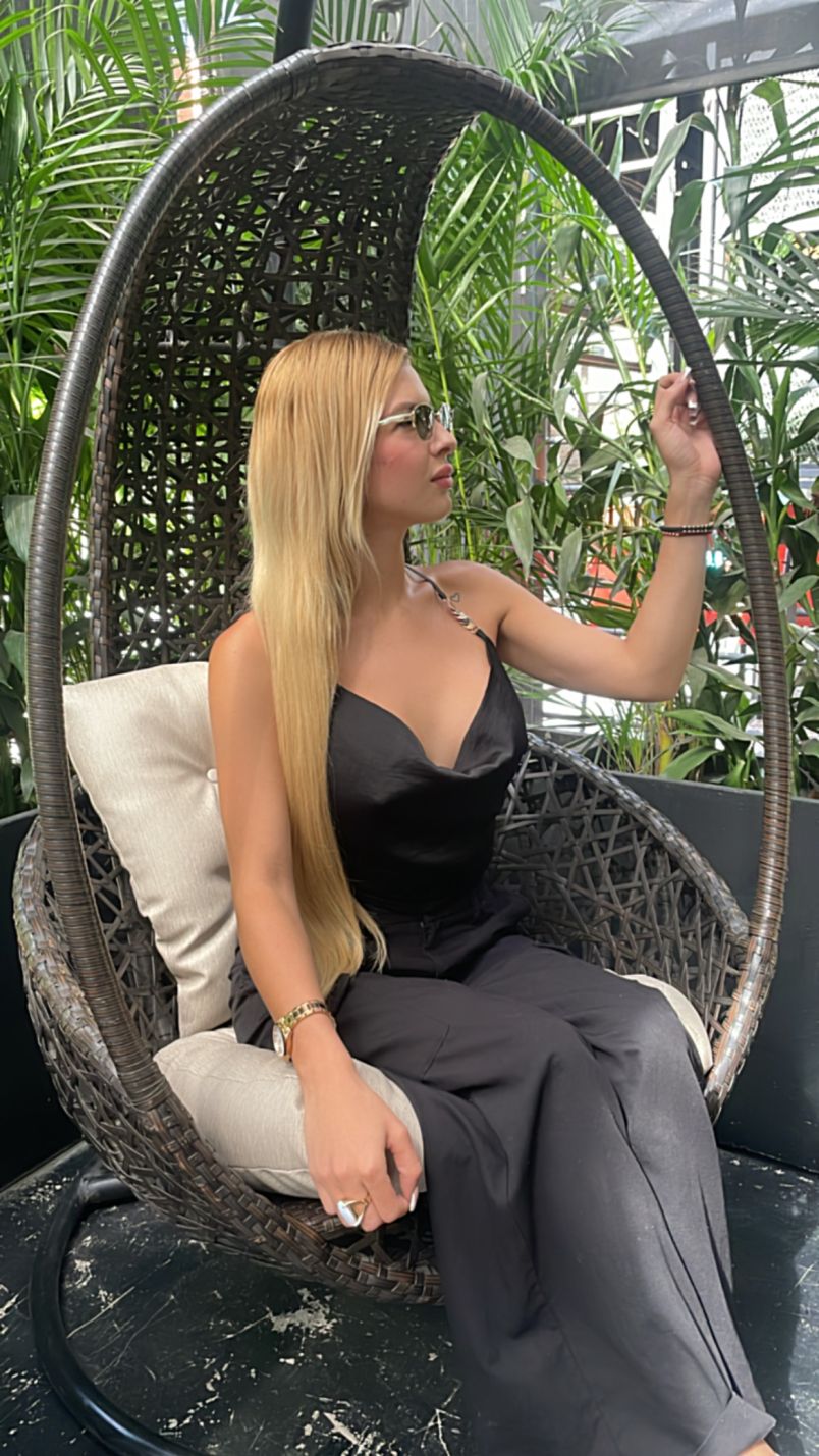 Chica Rubia Alta Delg 3