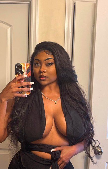 Curvy  Erotic  Juicy 1