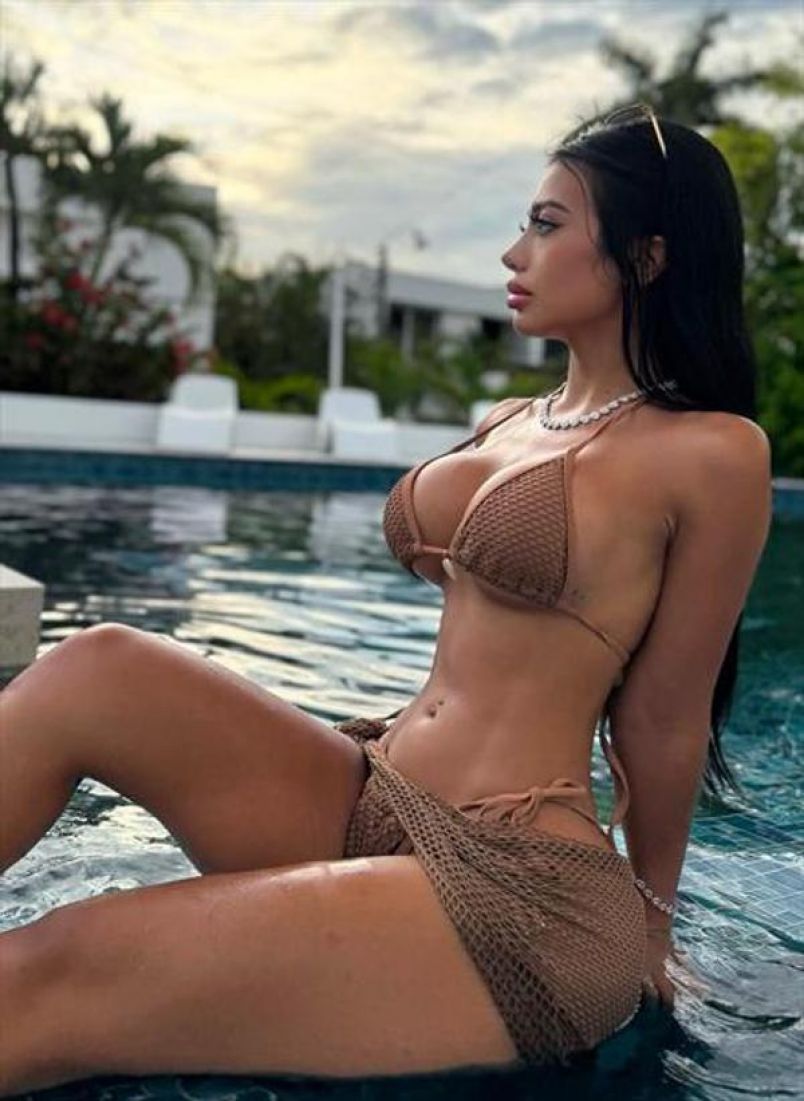 Mikaela Party Girl 2