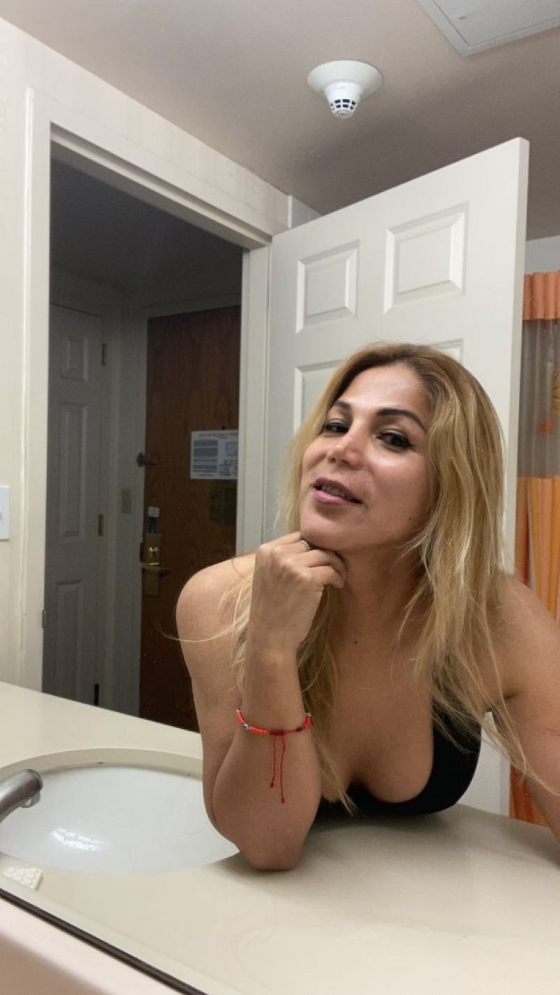 Beautiful hot ts Laur 4