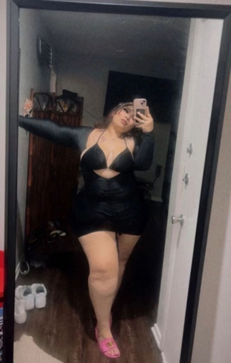 Curvy Delight 1