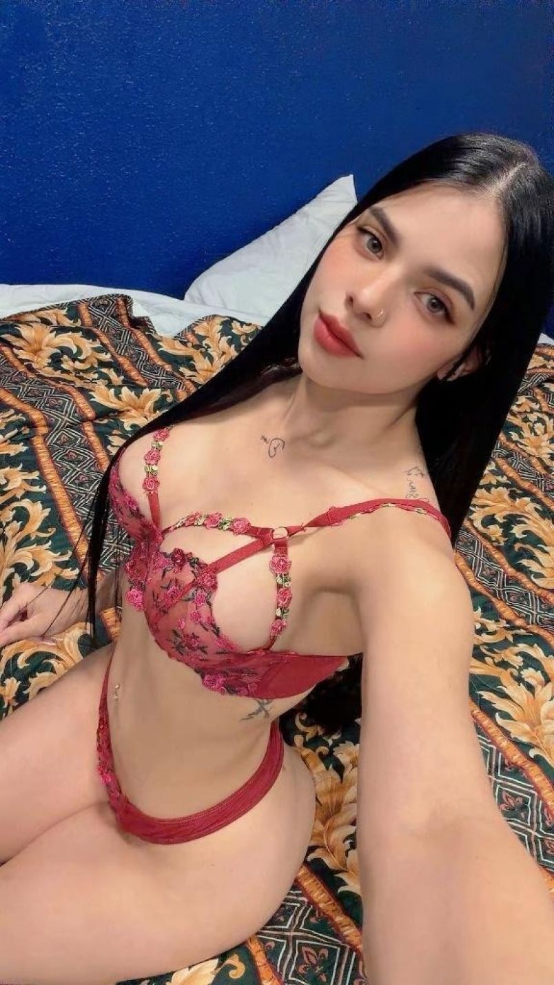Captivating Naomi 1