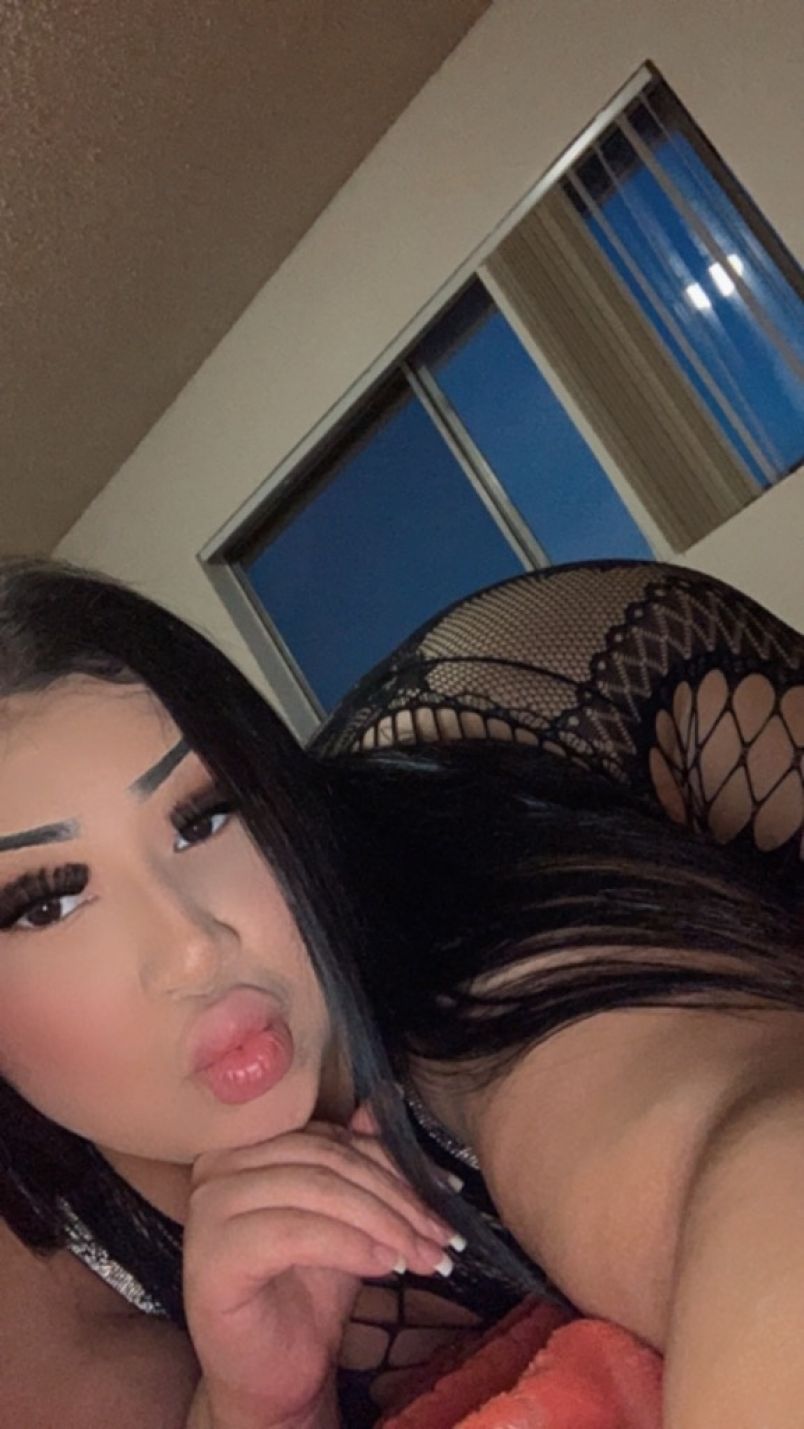 Curvy Delight 4