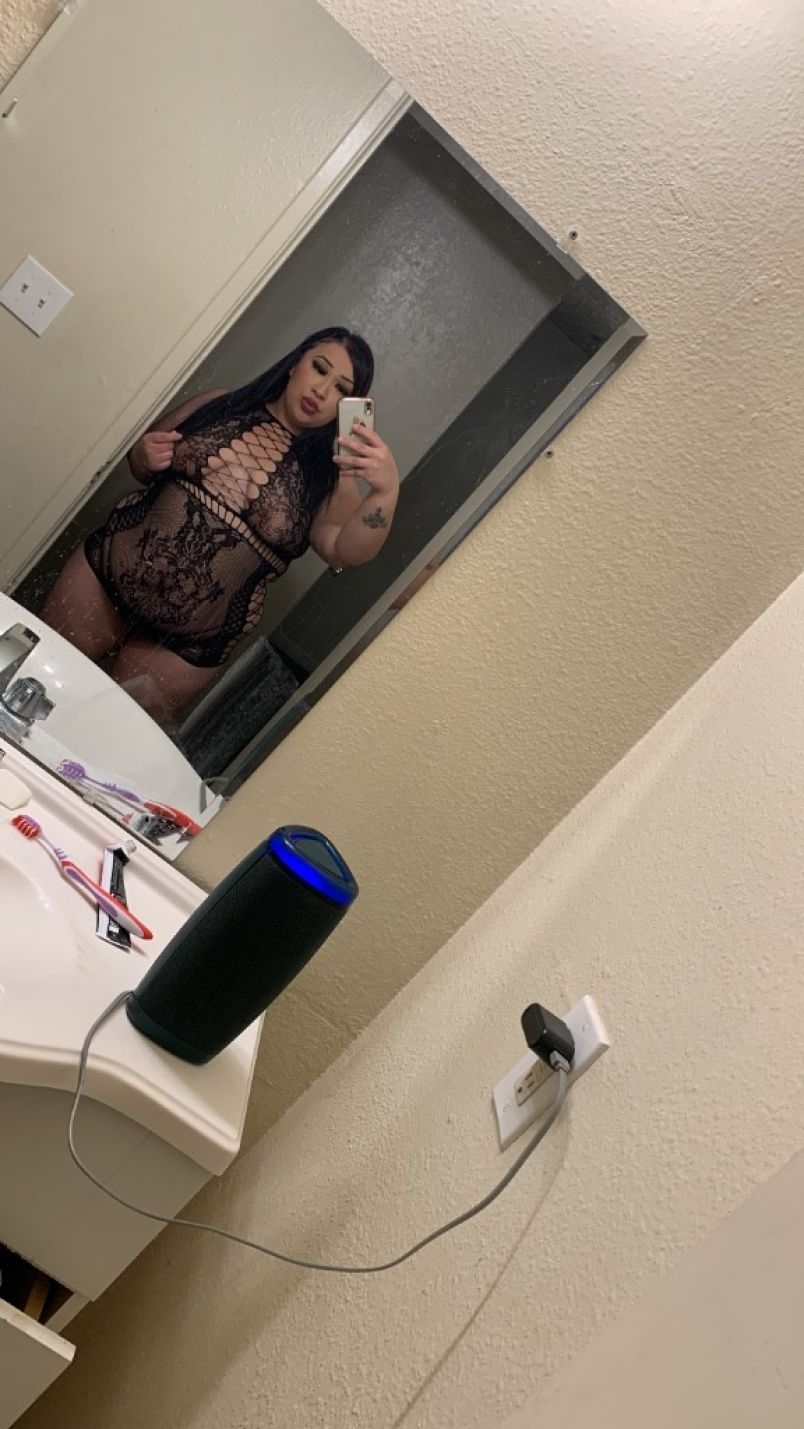 Curvy Delight 2