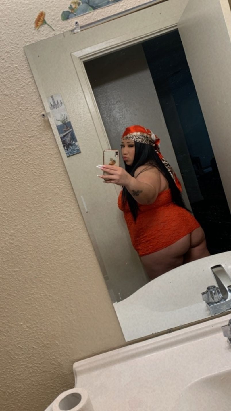 Curvy Delight 1