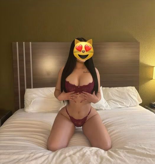 Sizzling Selena 3