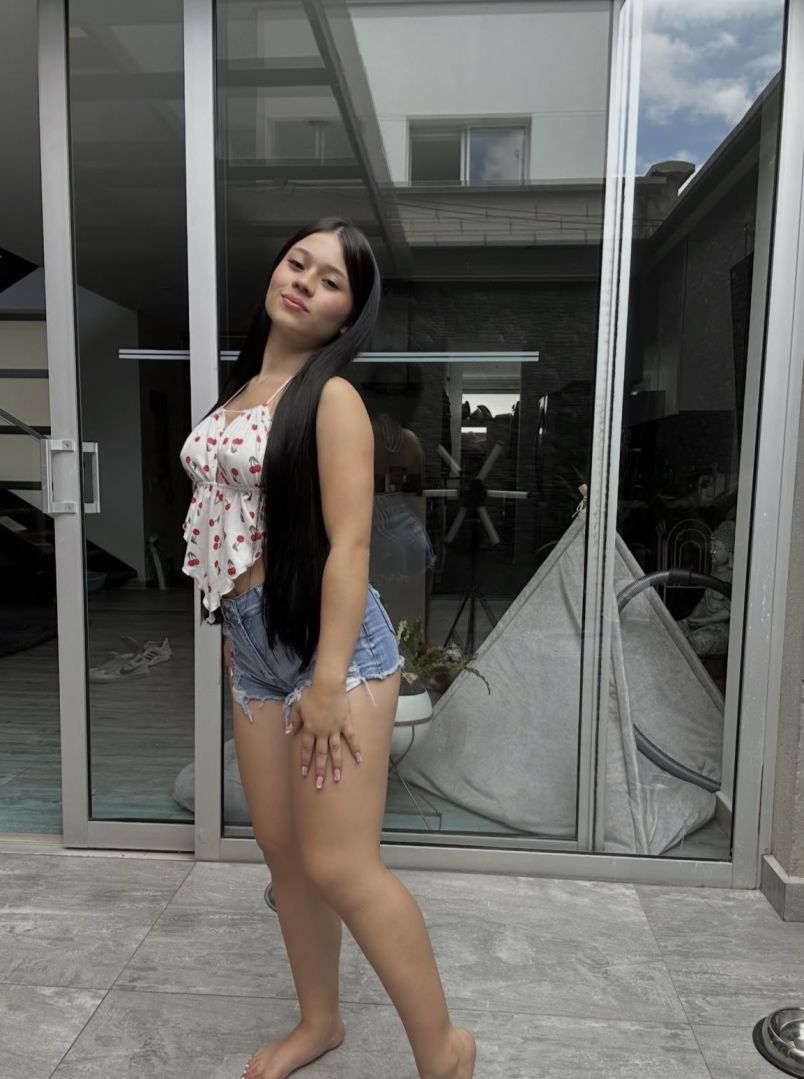 Chloe 7