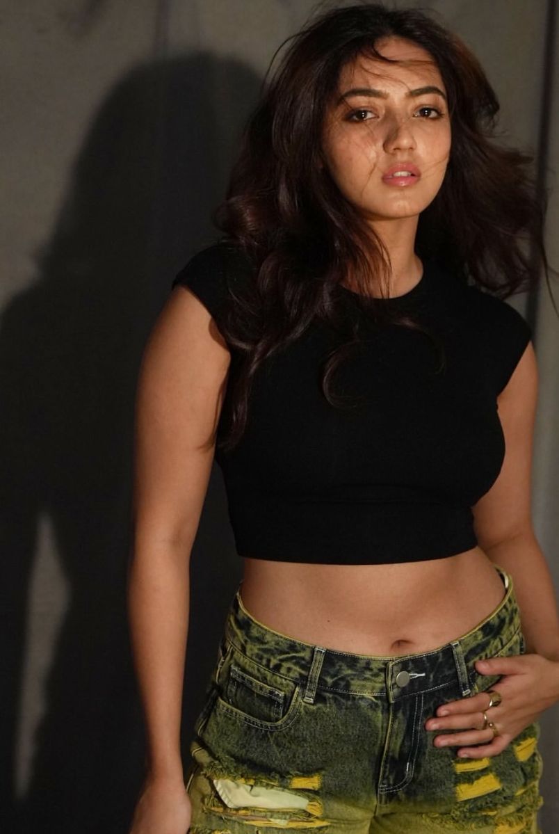 Mona Escort Girl Shar 4