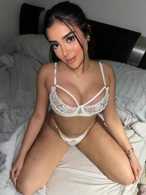 Laina Ready to Please 3